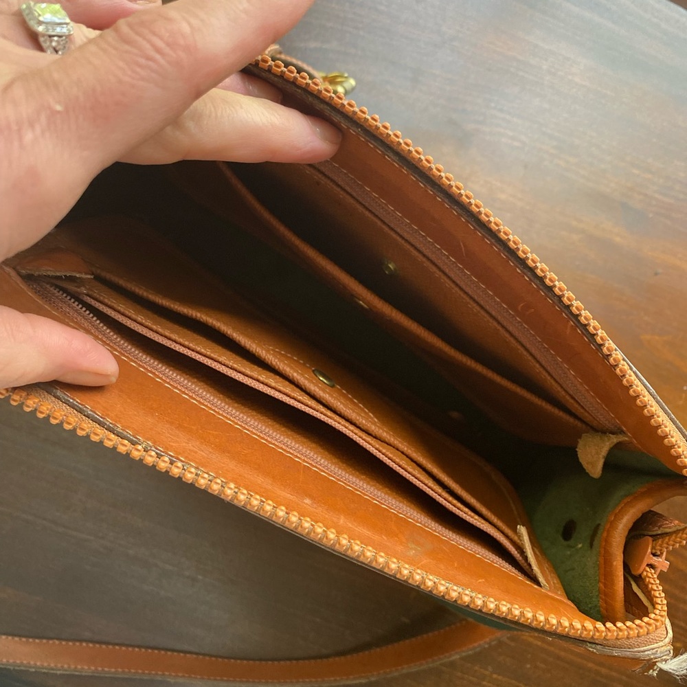 Dooney & Bourke Classic Vintage All-Weather Leather Handbag Green - Picture 4 of 9